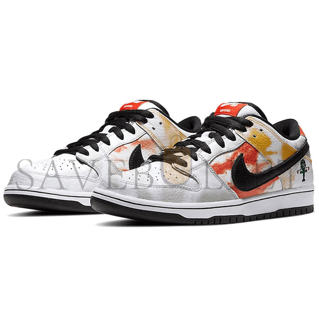 NIKE SB DUNK LOW“RAYGUN” BQ6832-101